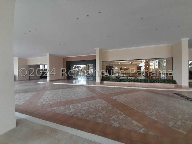 Spacious and Bright Apartment with Ocean View in Parque del Mar